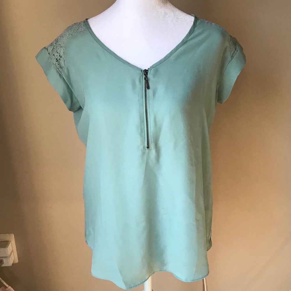 My Michelle Seafoam Top w/lace detail, small